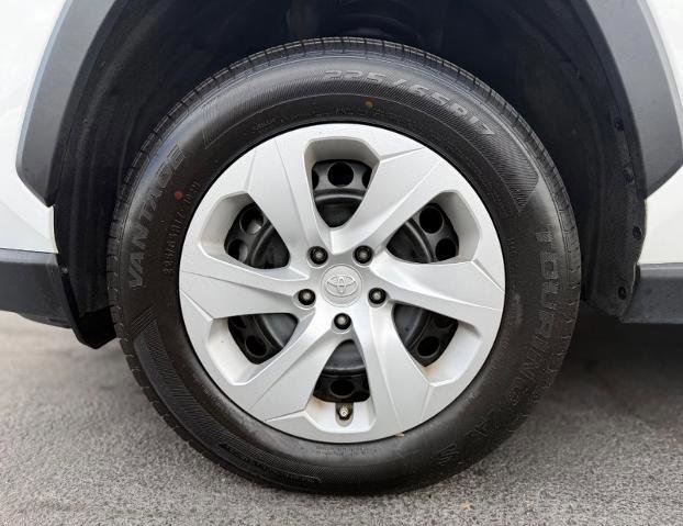 Used 2024 Toyota RAV4 LE image 4