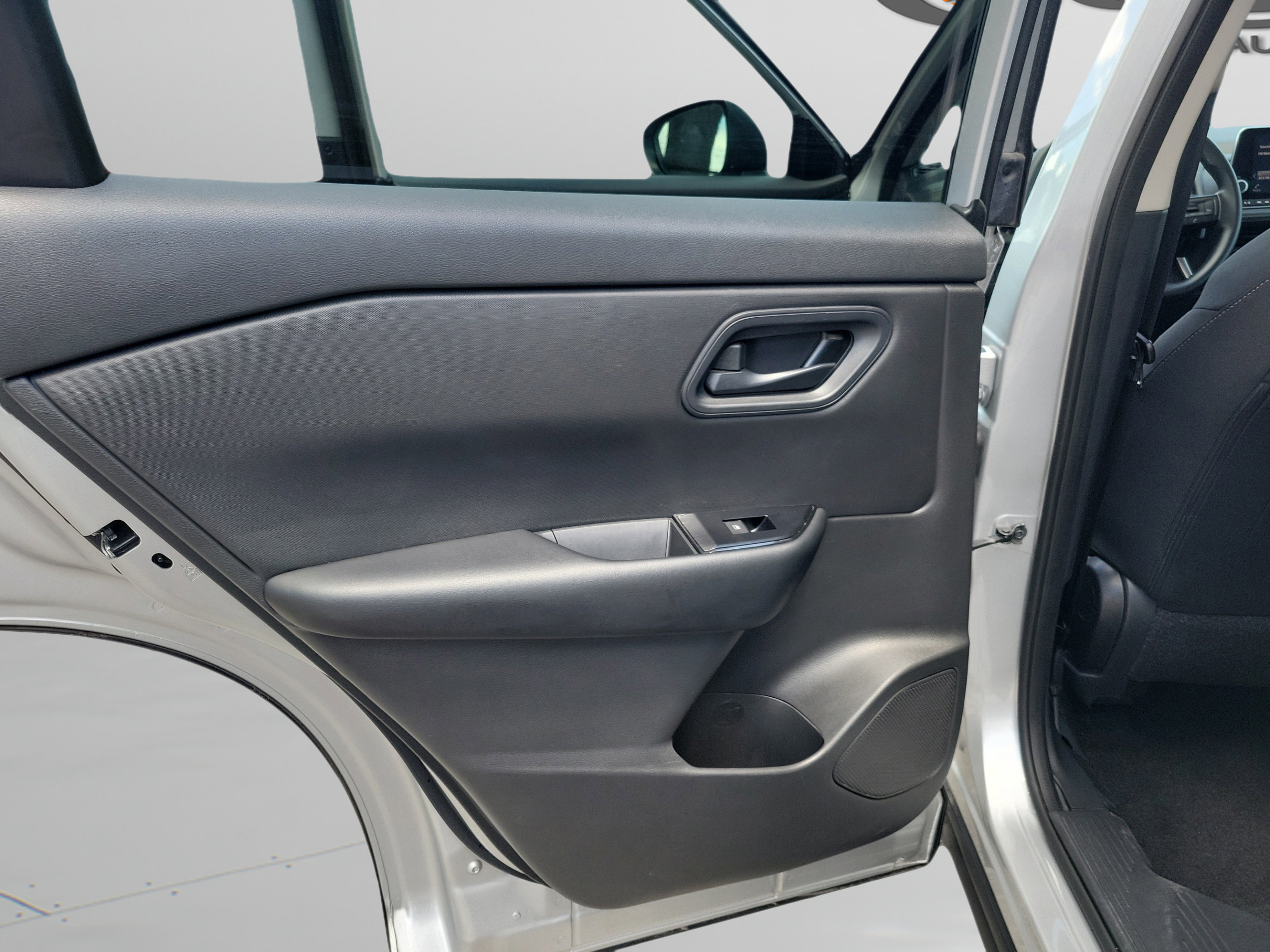 Used 2024 Nissan Rogue S AWD/4WD image 11