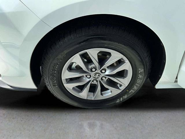 Used 2025 Toyota Sienna XLE FWD image 30
