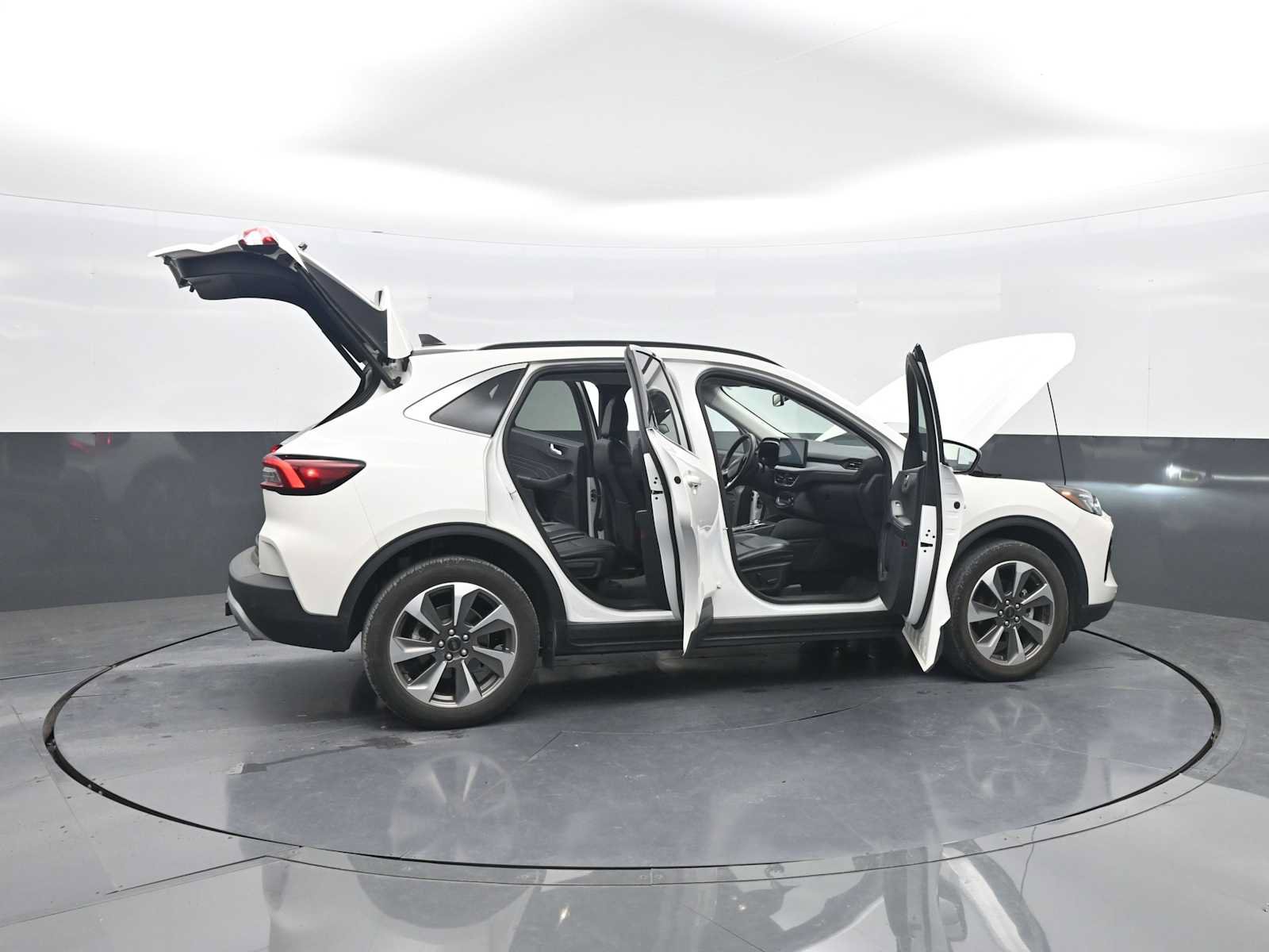Certified 2023 Ford Escape Platinum w/ Class II Trailer Tow Package AWD/4WD image 41