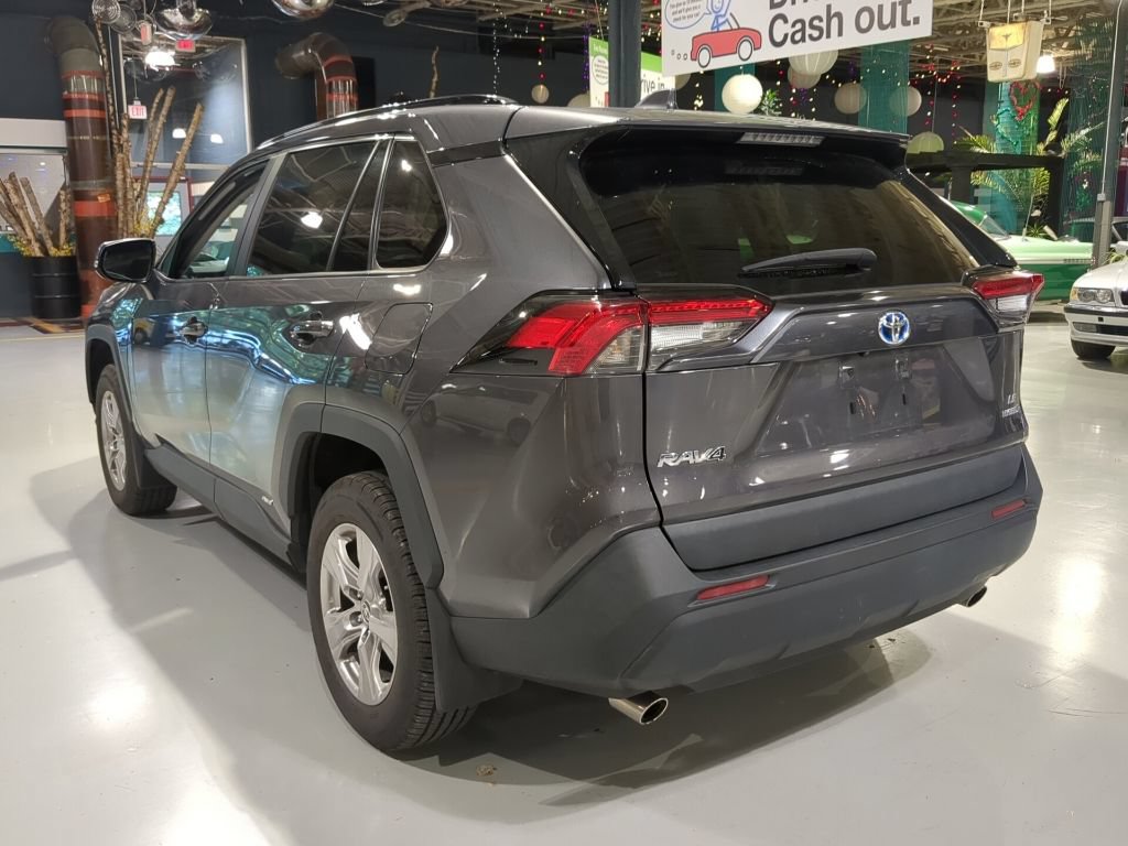 Used 2024 Toyota RAV4 LE AWD/4WD image 11