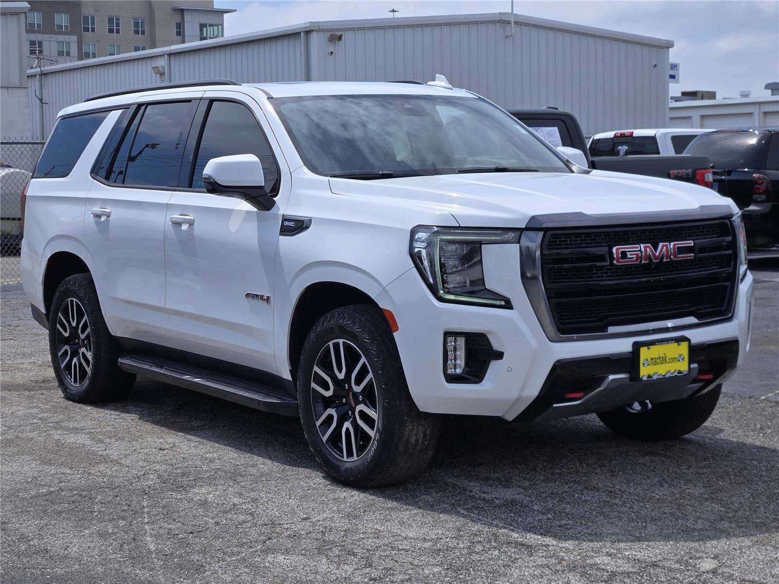 Used 2024 GMC Yukon AT4 w/ Technology Package AWD/4WD image 3