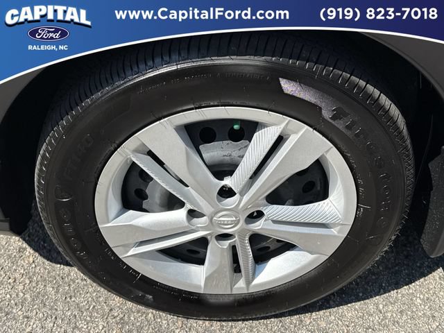 Used 2025 Nissan Kicks Play S FWD image 13