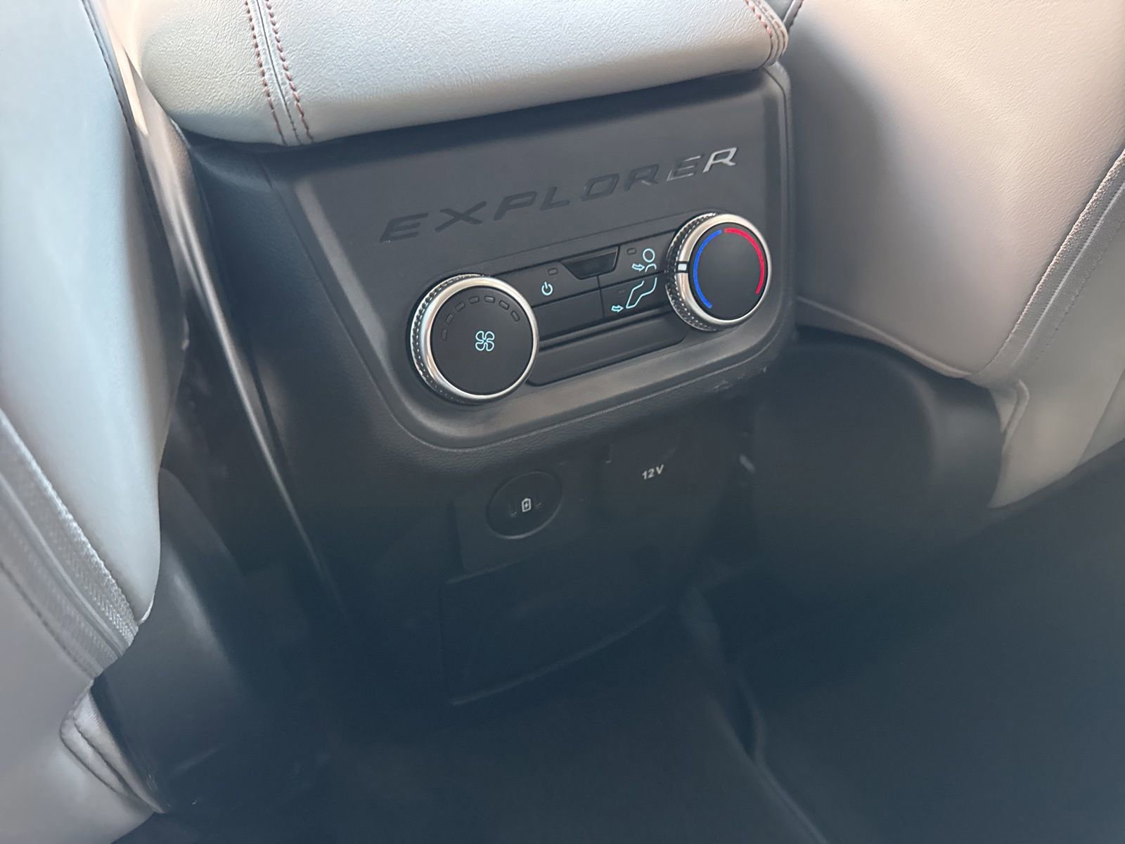 Certified 2025 Ford Explorer Active w/ Active Comfort Package image 40