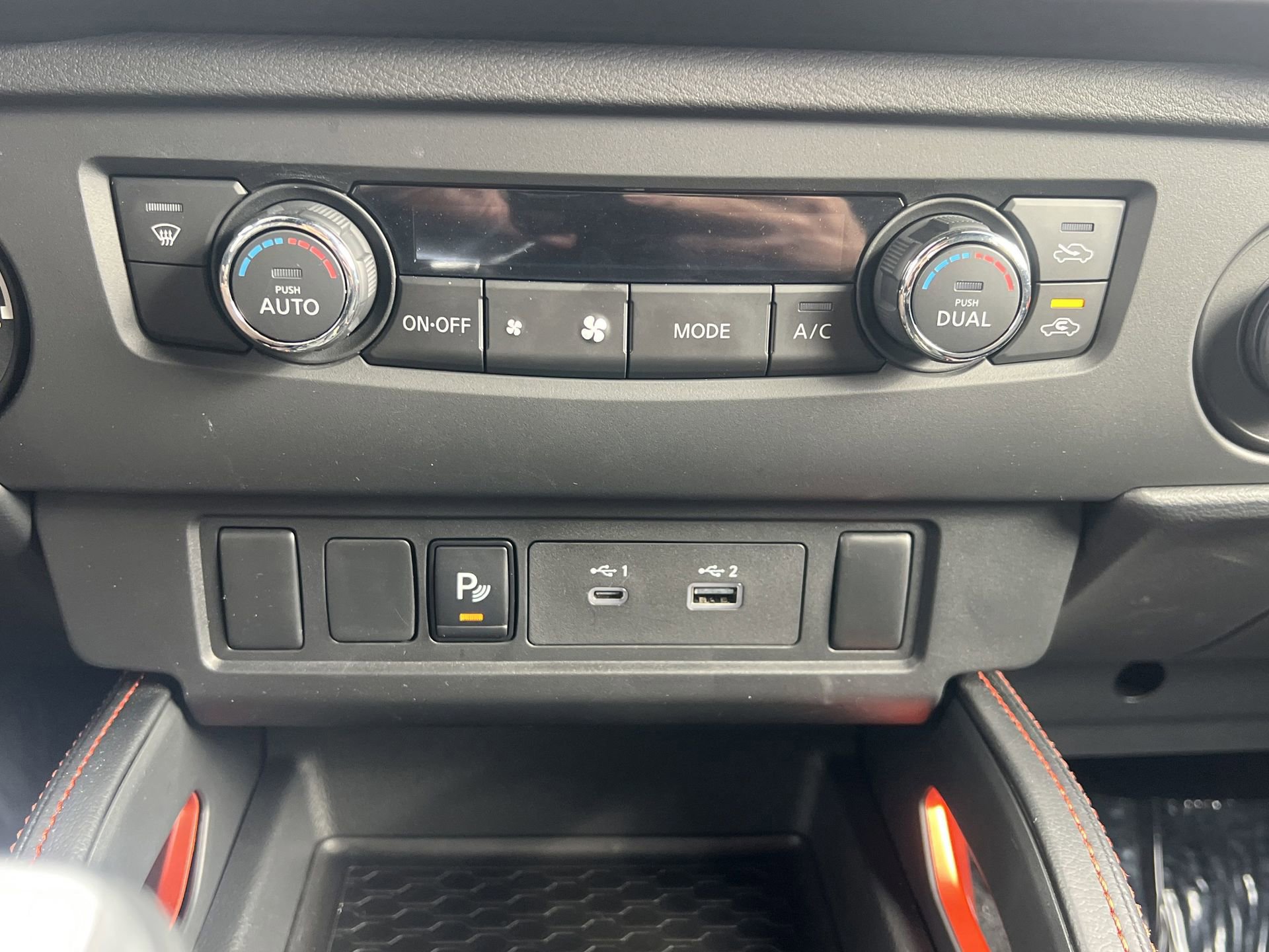 Used 2025 Nissan Frontier PRO-4X image 10