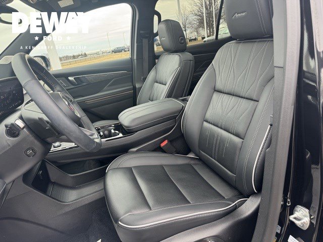 Used 2025 Buick Enclave Avenir w/ Trailering Package, 5000 lbs. image 13