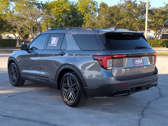 Certified 2025 Ford Explorer ST-Line w/ Premium Package image 5