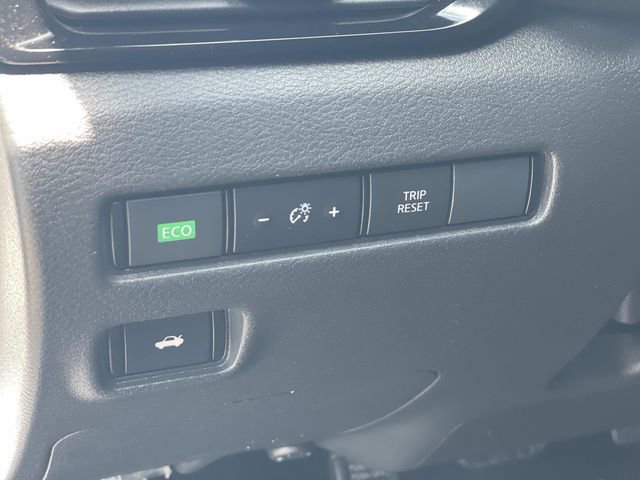 Used 2025 Nissan Sentra SV w/ All-Weather Package FWD image 18