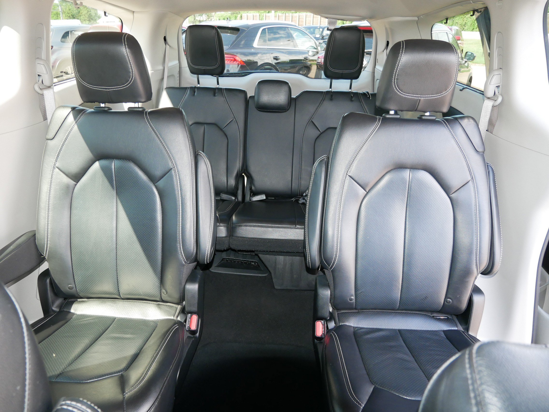 Used 2022 Chrysler Pacifica Touring-L FWD image 13