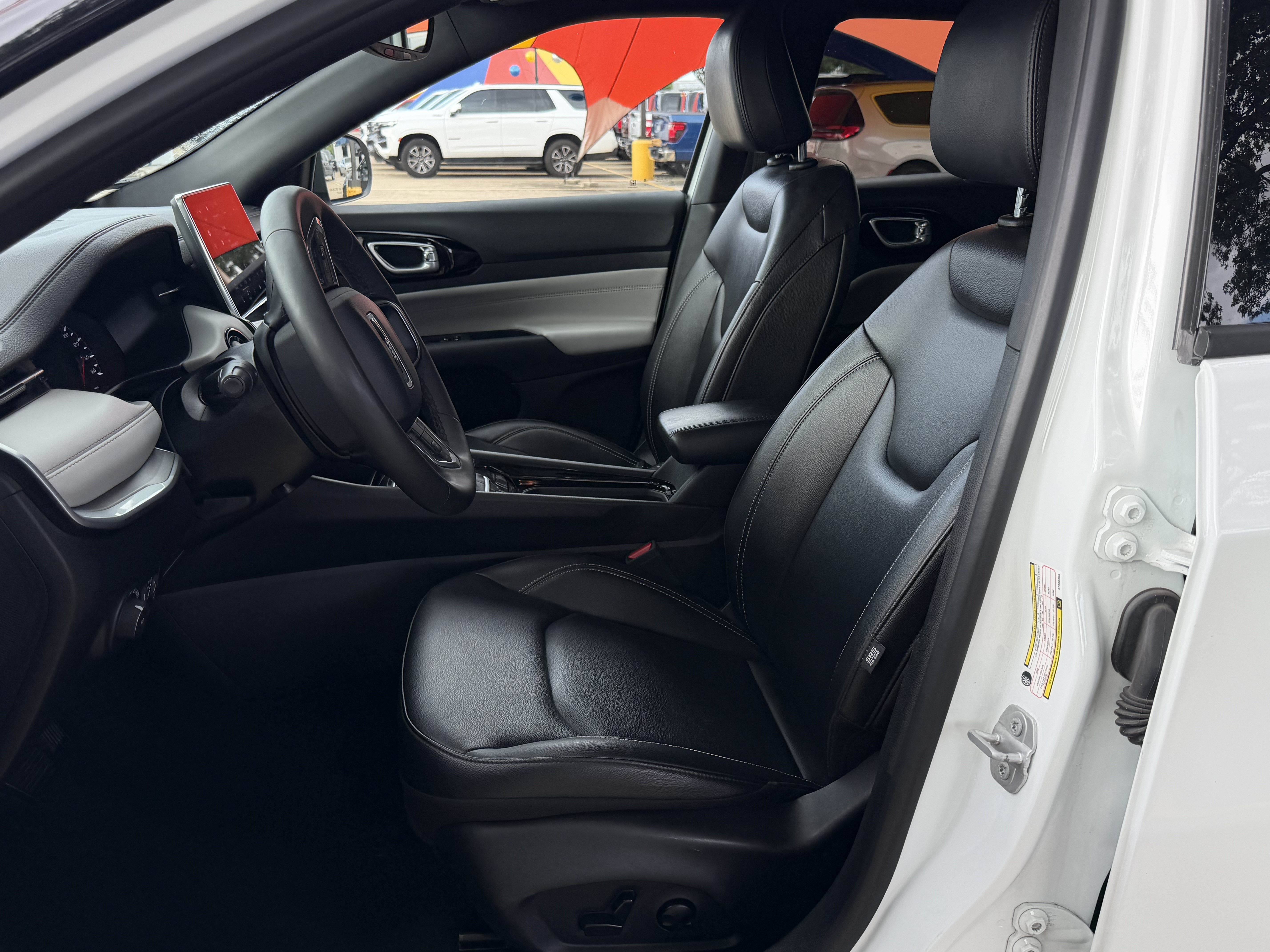 Used 2025 Jeep Compass Limited AWD/4WD image 16