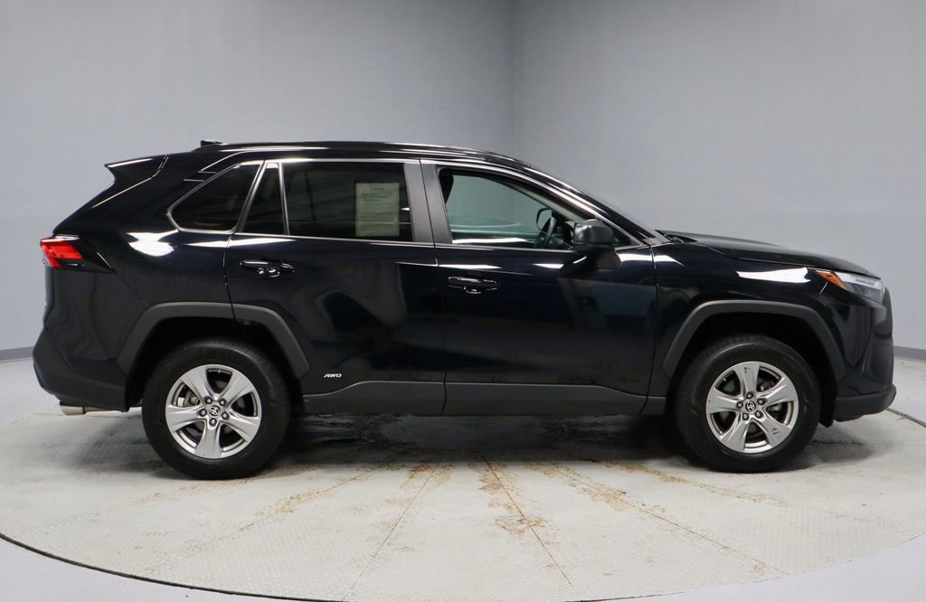 Used 2024 Toyota RAV4 LE AWD/4WD image 5