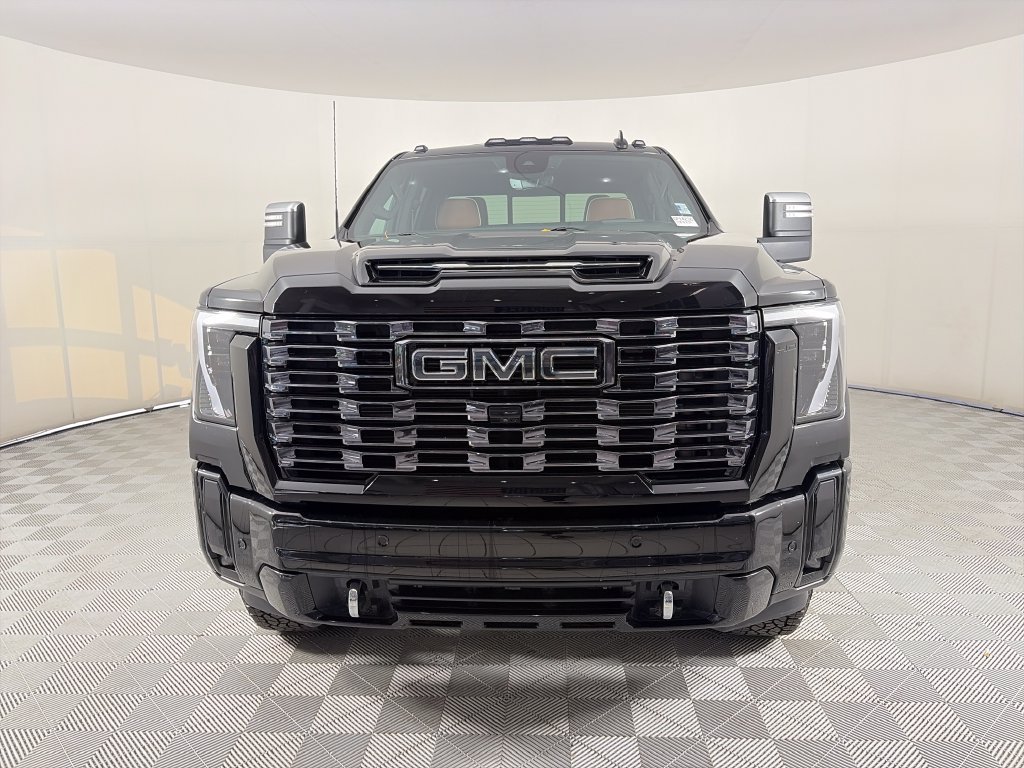 Used 2025 GMC Sierra 3500 Denali Ultimate AWD/4WD image 2