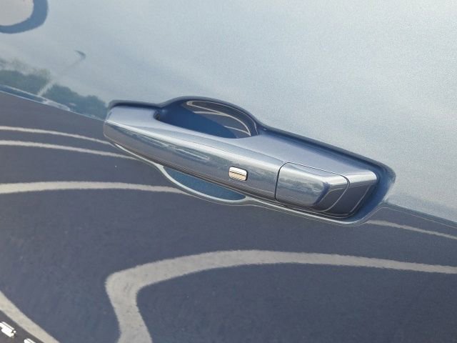 Used 2024 Chevrolet Traverse LT w/ LPO, Floor Liner Package FWD image 21