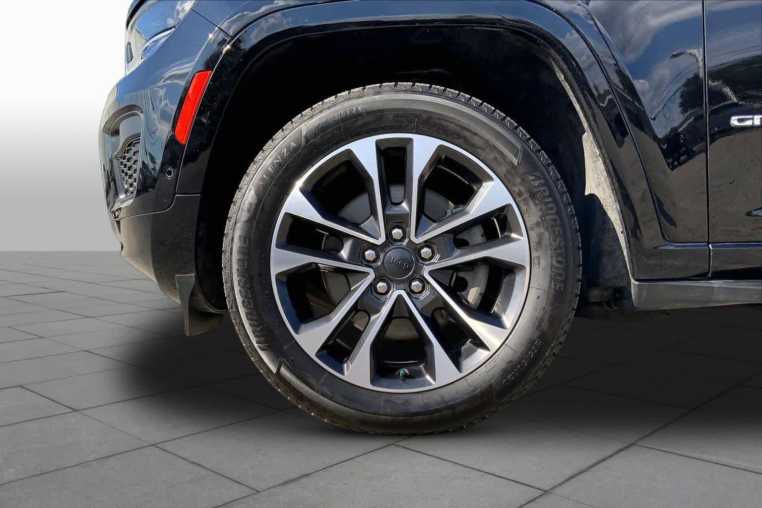 Used 2021 Jeep Grand Cherokee L Overland w/ Luxury Tech Group IV RWD image 21