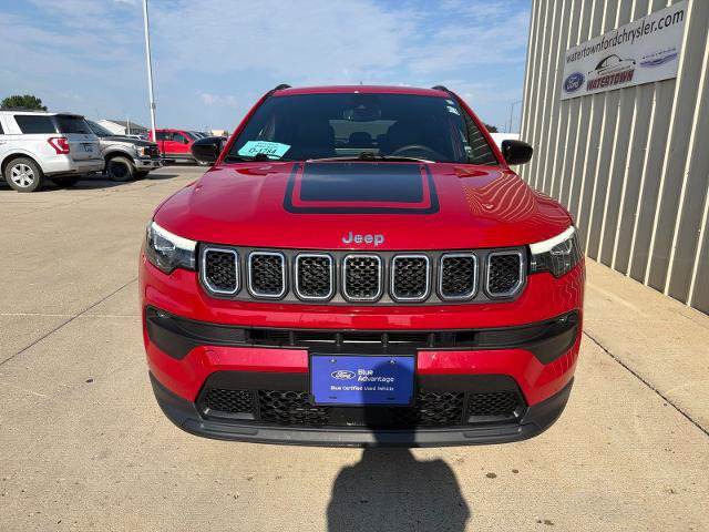 Used 2024 Jeep Compass Latitude w/ Sun and Sound Group AWD/4WD image 3