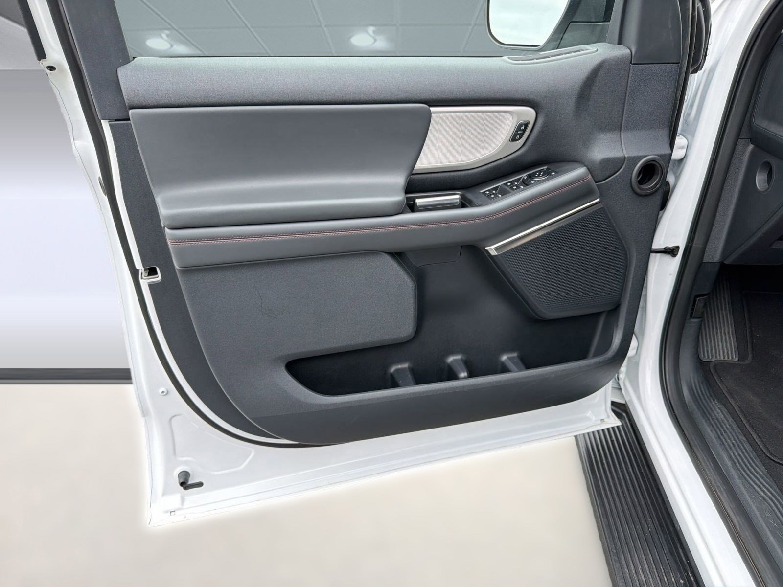 Certified 2025 Ford Expedition Active AWD/4WD image 18