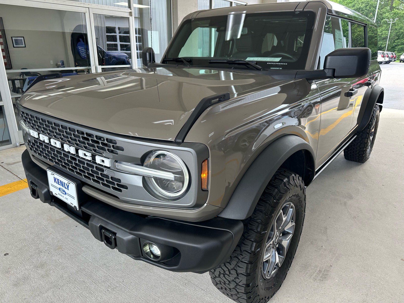 Certified 2025 Ford Bronco Badlands AWD/4WD image 3
