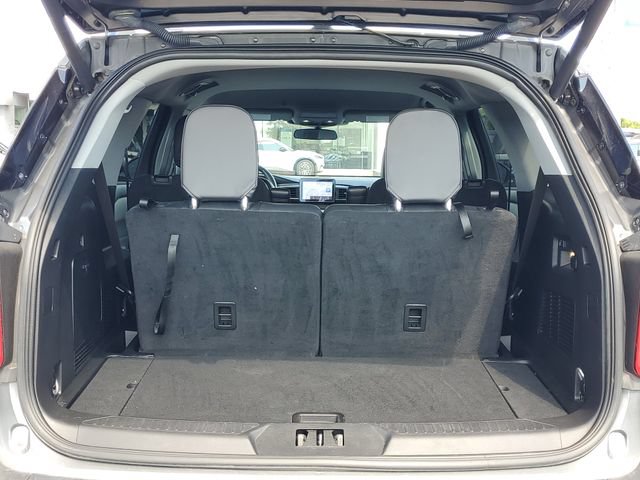 Certified 2023 Ford Explorer XLT w/ Equipment Group 202A AWD/4WD image 8