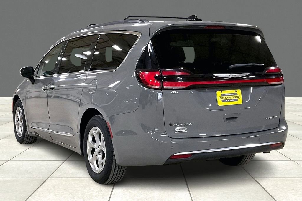 Used 2023 Chrysler Pacifica Limited image 2