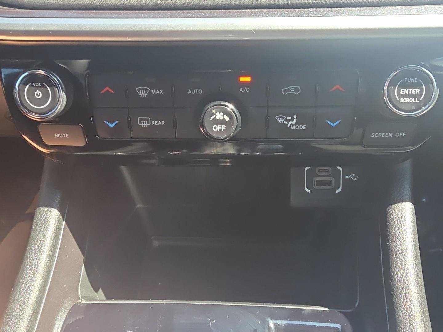 Used 2023 Jeep Compass Latitude w/ Convenience Group AWD/4WD image 18