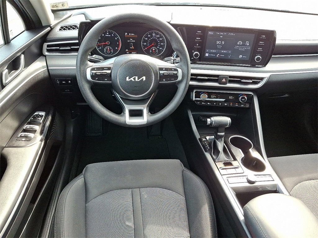 Used 2023 Kia K5 LXS image 12
