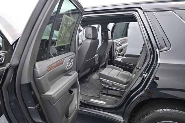Used 2023 Chevrolet Tahoe Z71 w/ Luxury Package AWD/4WD image 17