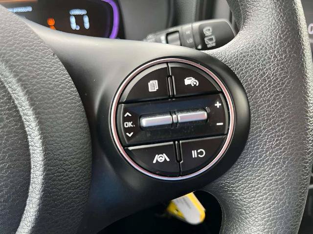 Used 2025 Kia Soul LX w/ LX Technology Package FWD image 20