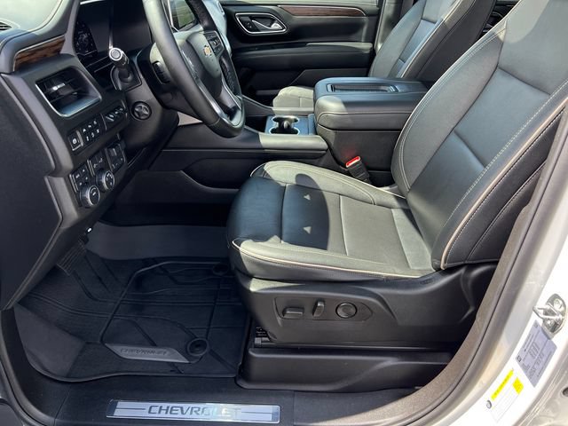 Used 2024 Chevrolet Suburban Premier w/ Premium Package AWD/4WD image 23