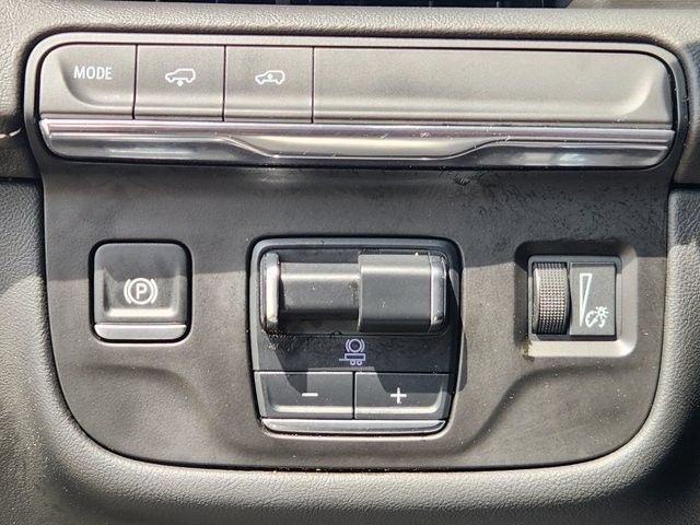 Used 2024 Cadillac Escalade Sport w/ LPO, ONYX Package RWD image 20