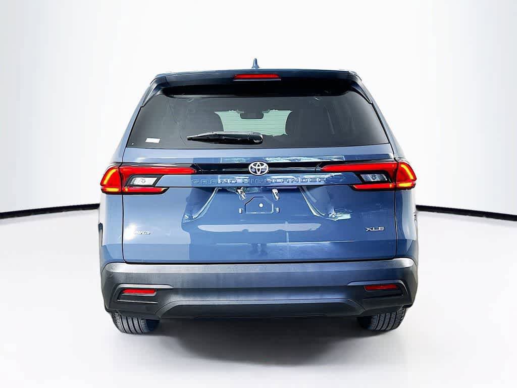 Used 2024 Toyota Grand Highlander AWD image 5