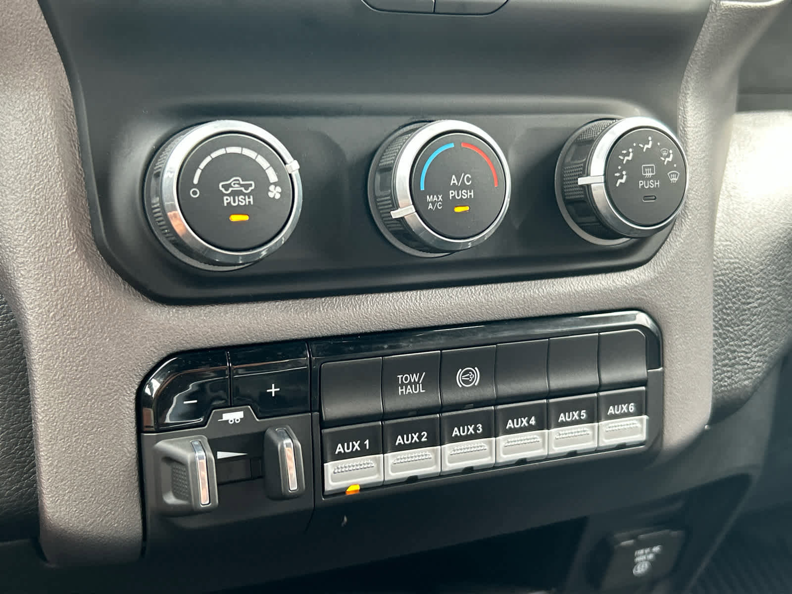 Used 2023 RAM 3500 Big Horn image 37