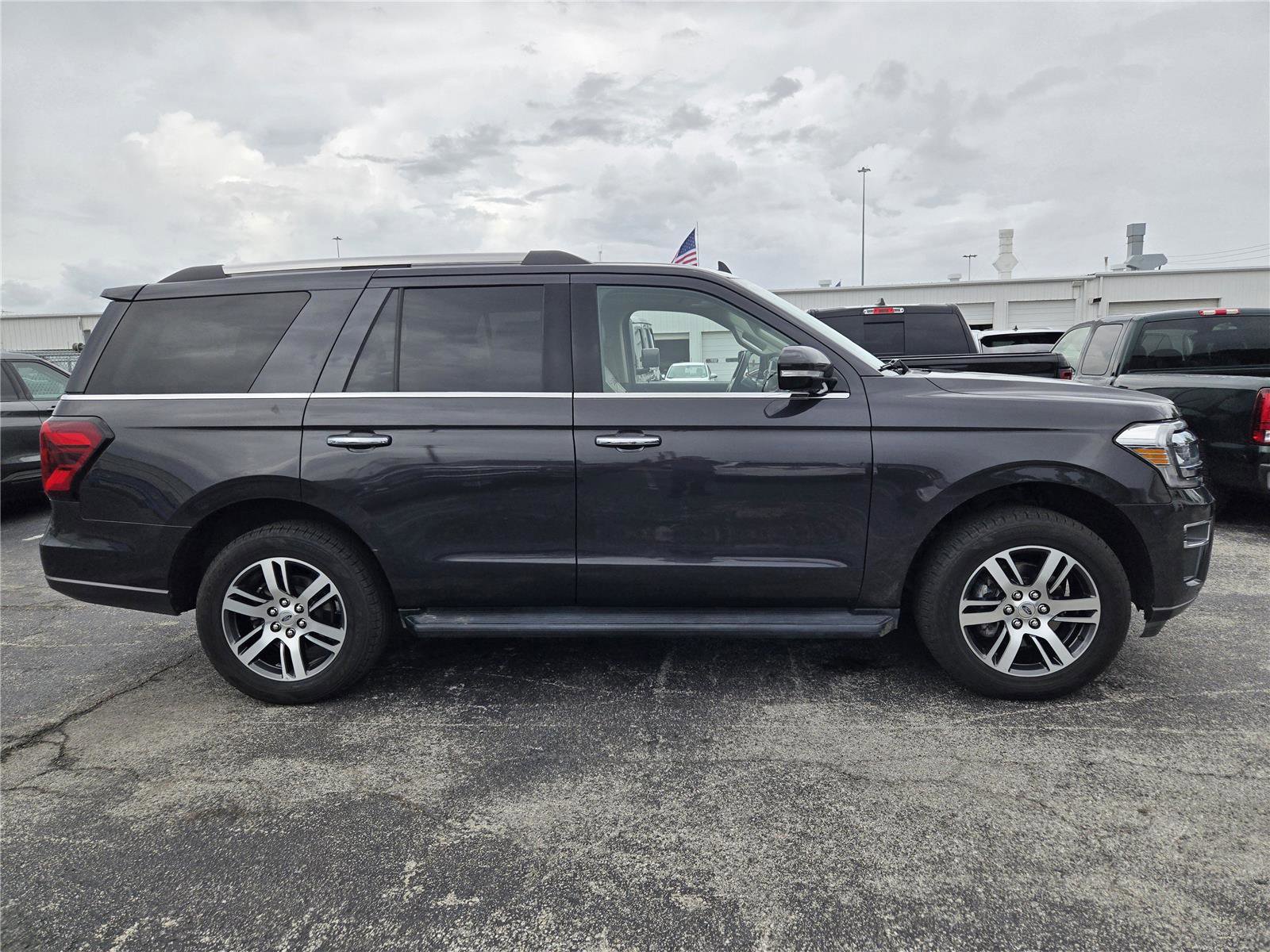 Certified 2024 Ford Expedition Limited AWD/4WD image 3