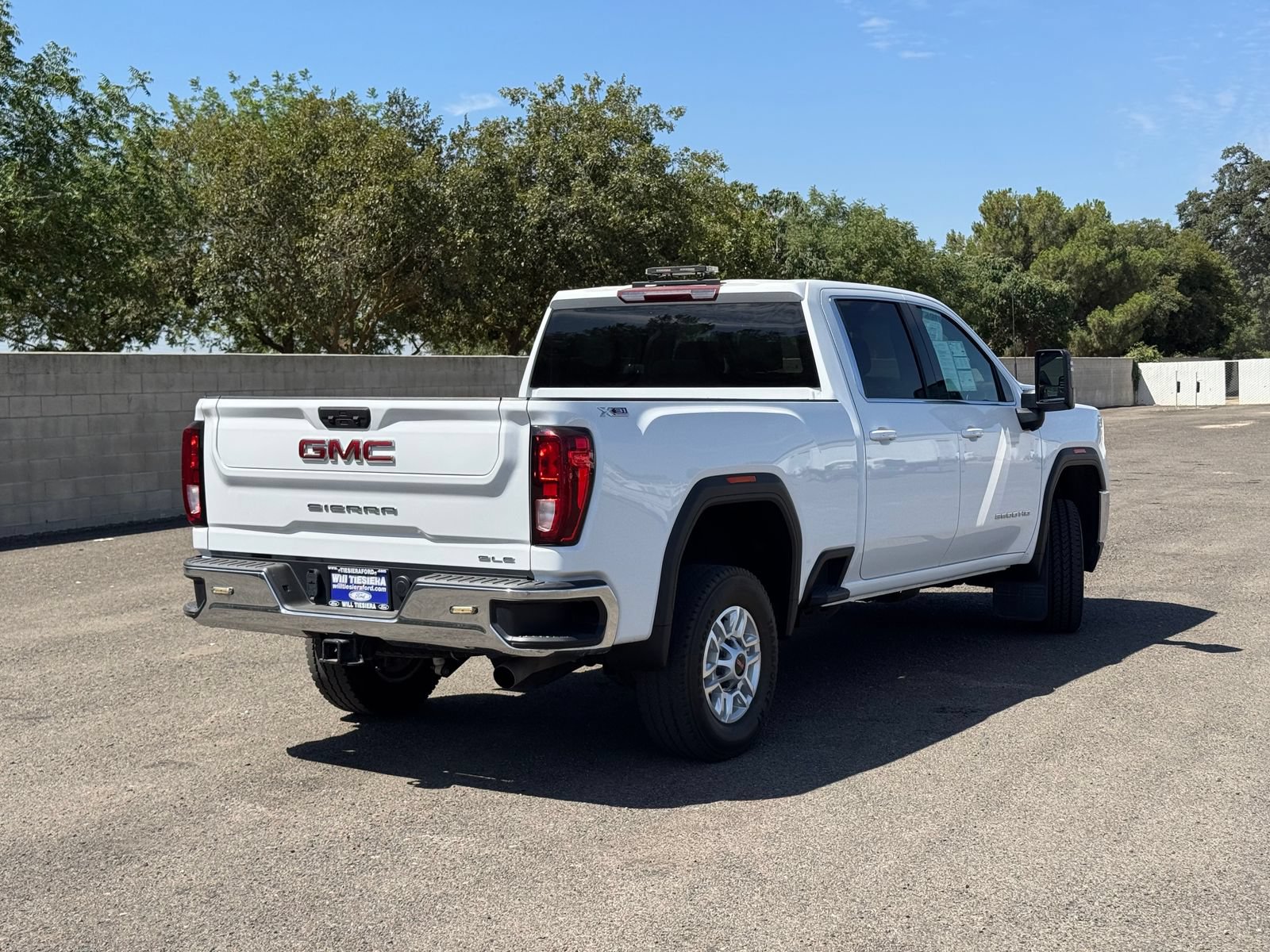 Used 2022 GMC Sierra 2500 SLE w/ SLE Convenience Package AWD/4WD image 3