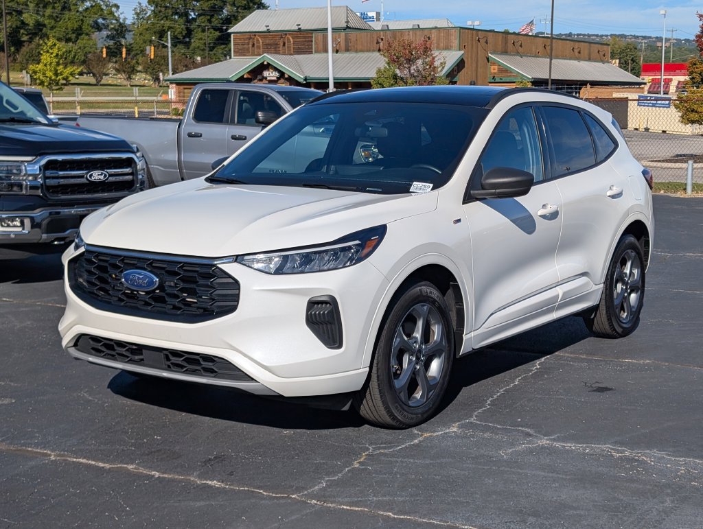 Certified 2023 Ford Escape ST-Line w/ Tech Pack #1 AWD/4WD image 3