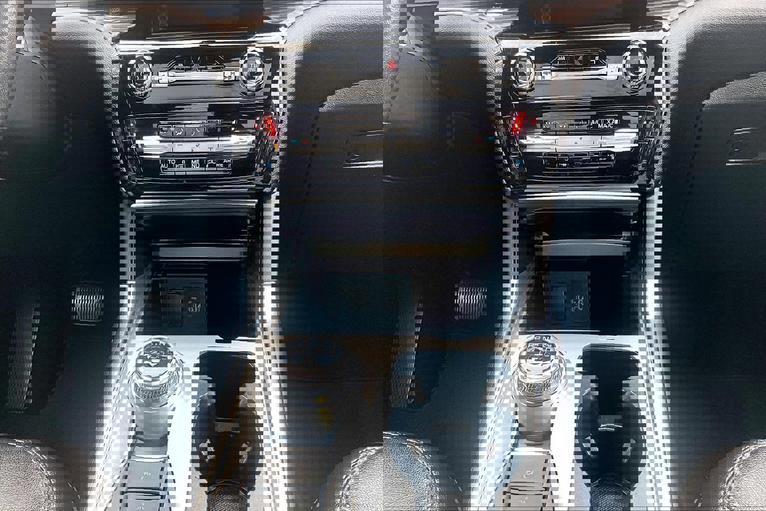 Certified 2022 Ford Explorer Limited w/ Equipment Group 301A image 24