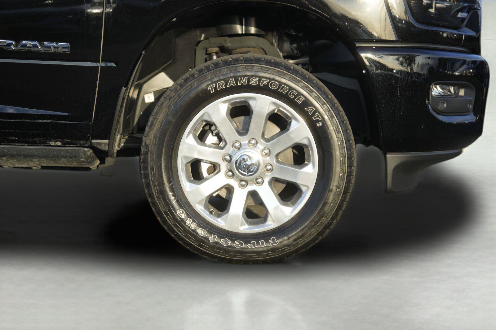 Used 2025 RAM 2500 Laramie AWD/4WD image 4