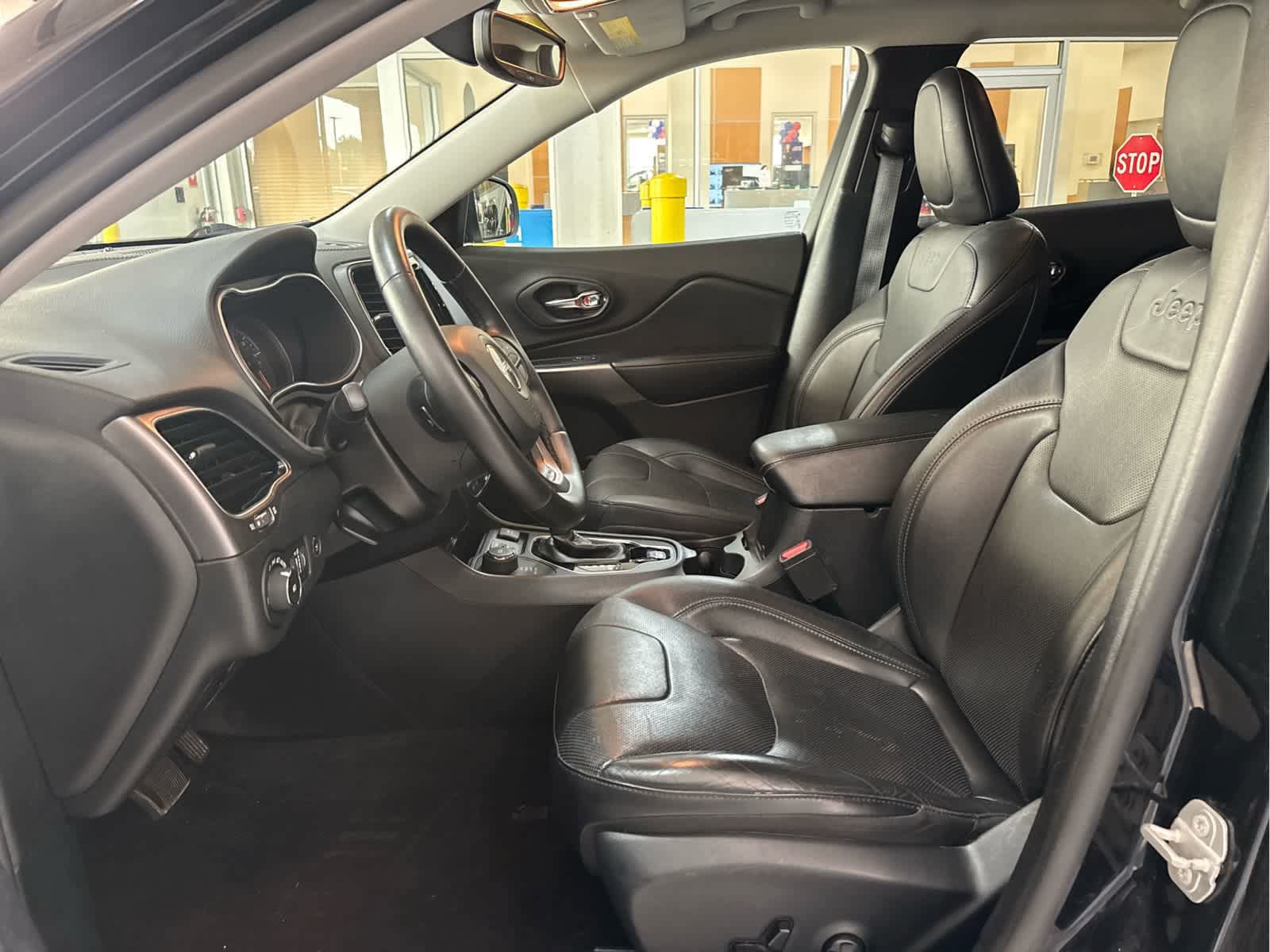 Used 2020 Jeep Cherokee Limited AWD/4WD image 26