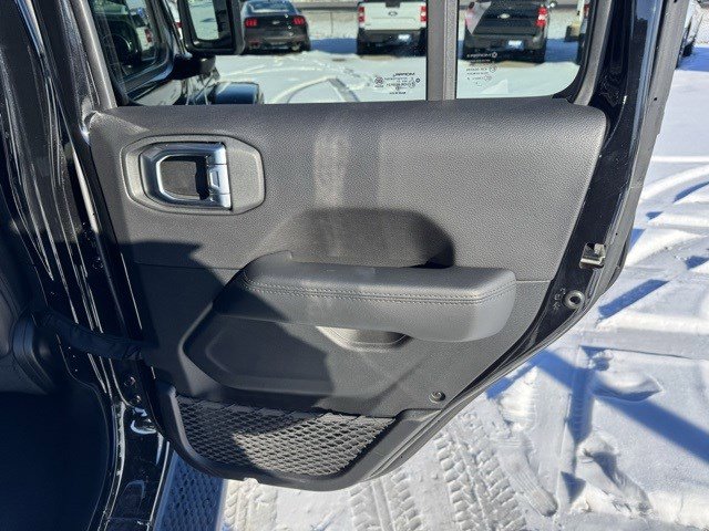 Used 2023 Jeep Wrangler Unlimited Sahara image 31