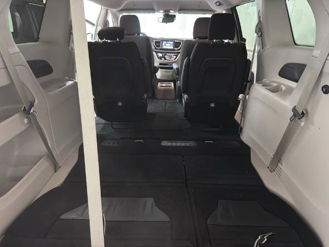 Used 2024 Chrysler Voyager LX image 20