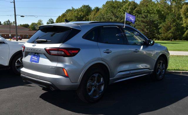 Certified 2023 Ford Escape ST-Line w/ Tech Pack #1 AWD/4WD image 4