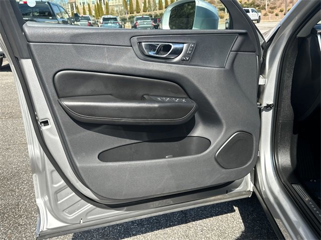 Used 2019 Volvo XC60 T5 Momentum image 10