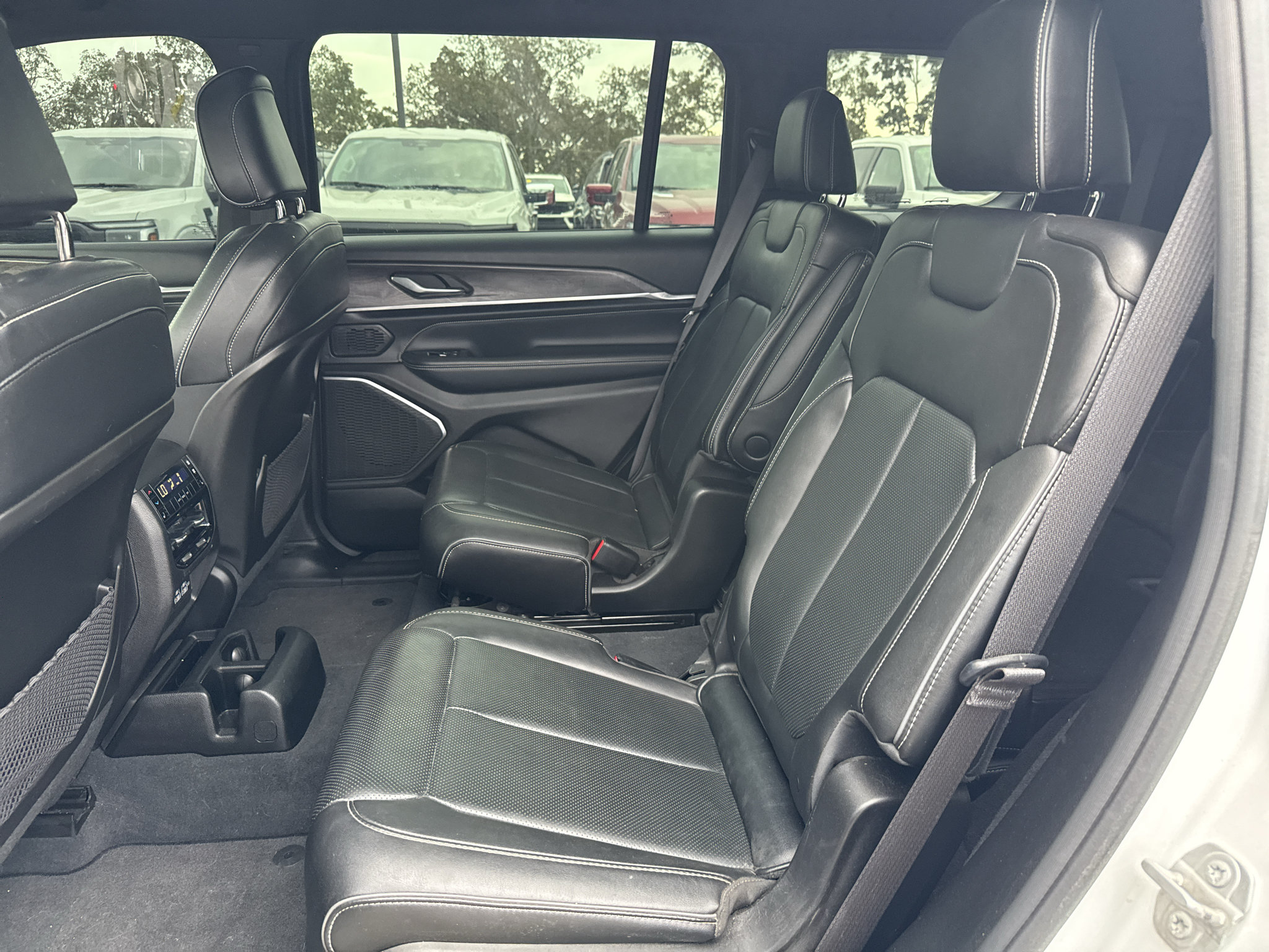 Used 2023 Jeep Grand Cherokee L Overland AWD/4WD image 10