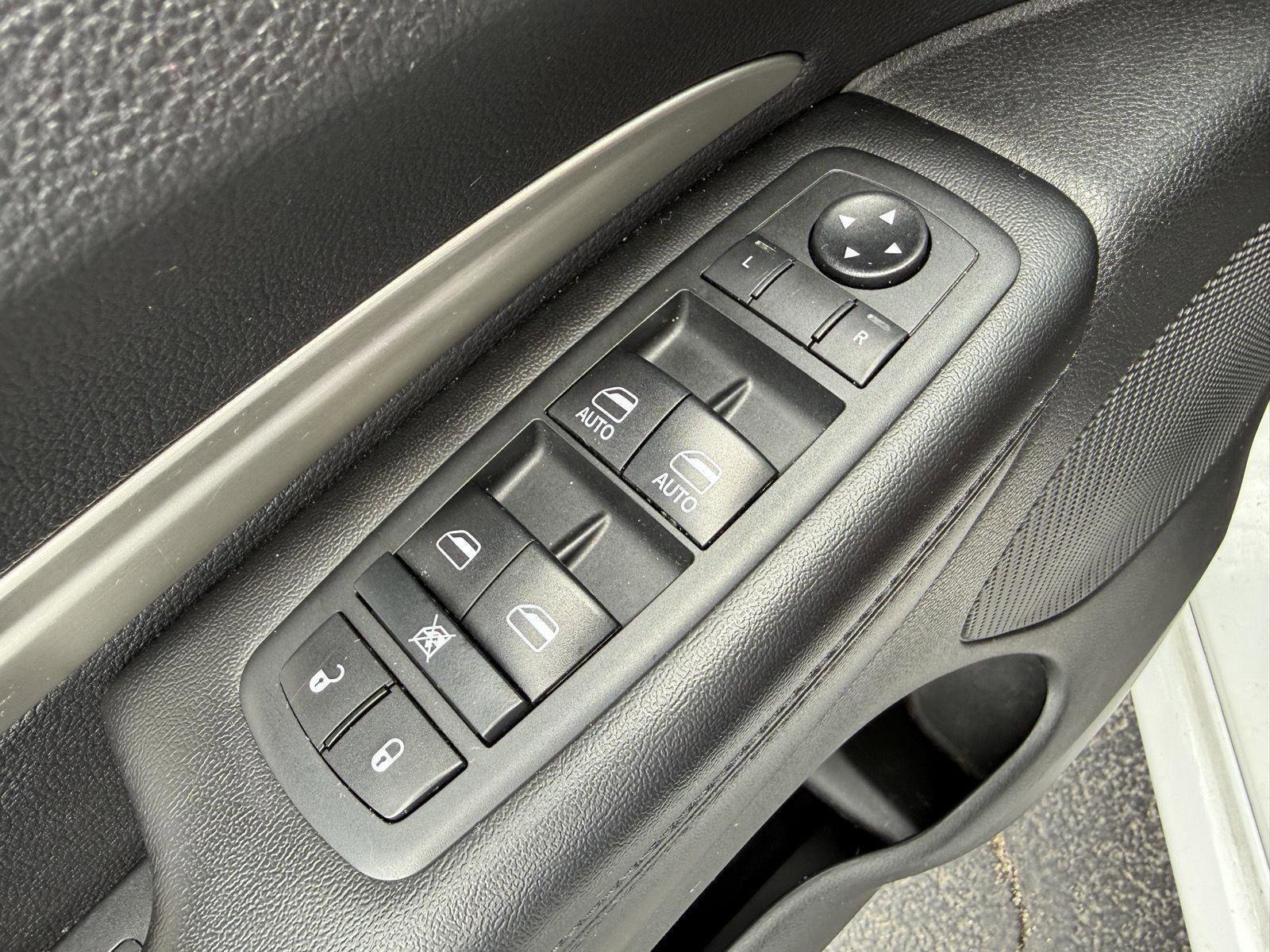 Used 2020 Dodge Durango SXT image 16