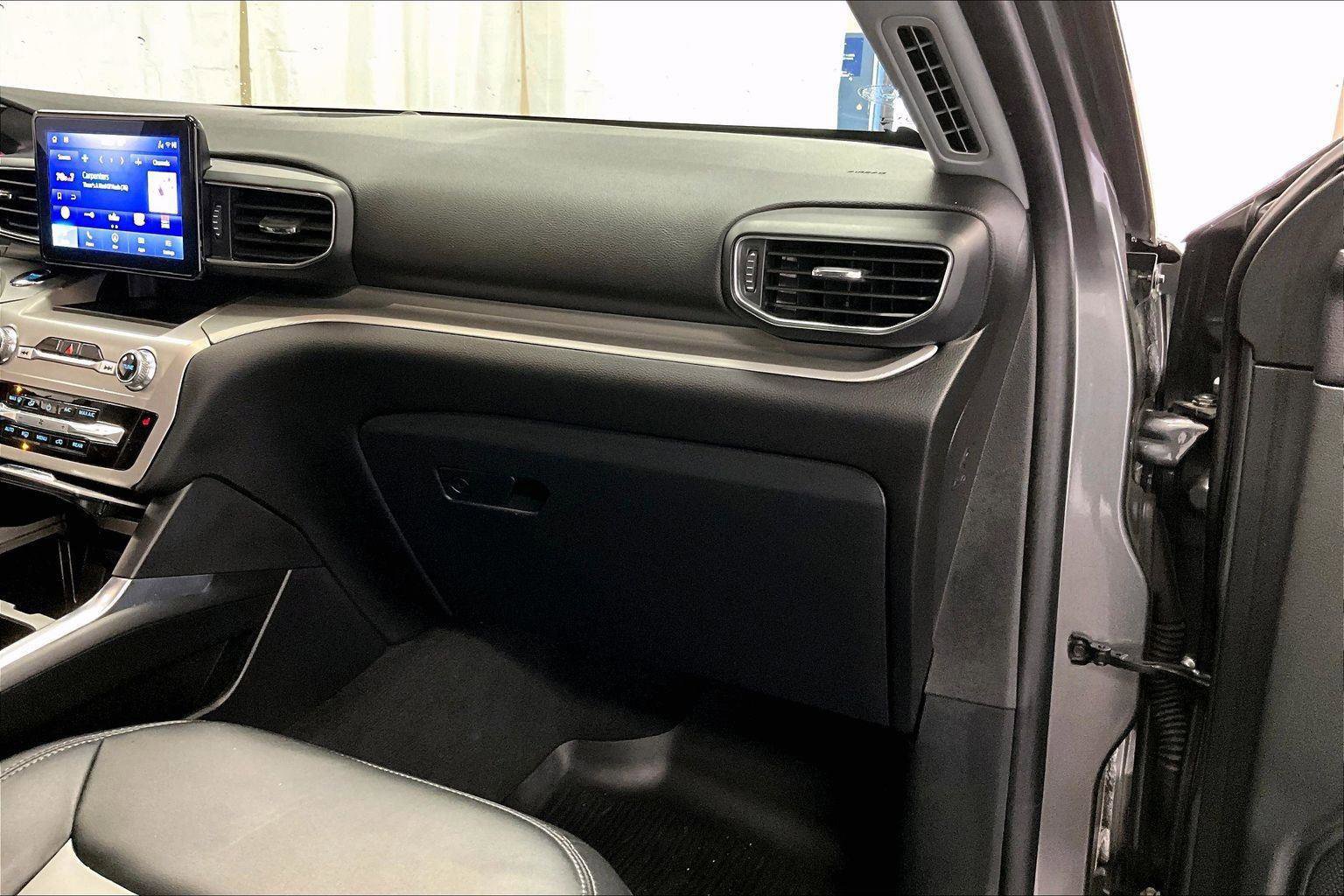 Certified 2022 Ford Explorer XLT w/ Equipment Group 202A image 15