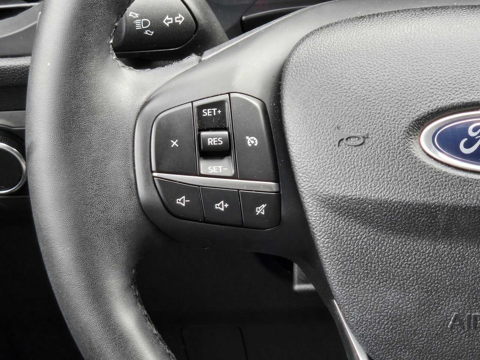 Certified 2022 Ford Escape SE w/ SE Sport Appearance Package image 16