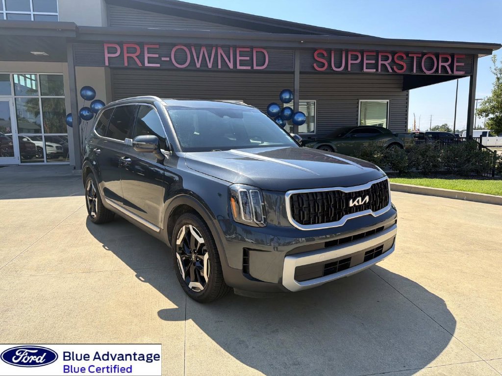 Used 2023 Kia Telluride EX w/ EX Captain's Chair Package