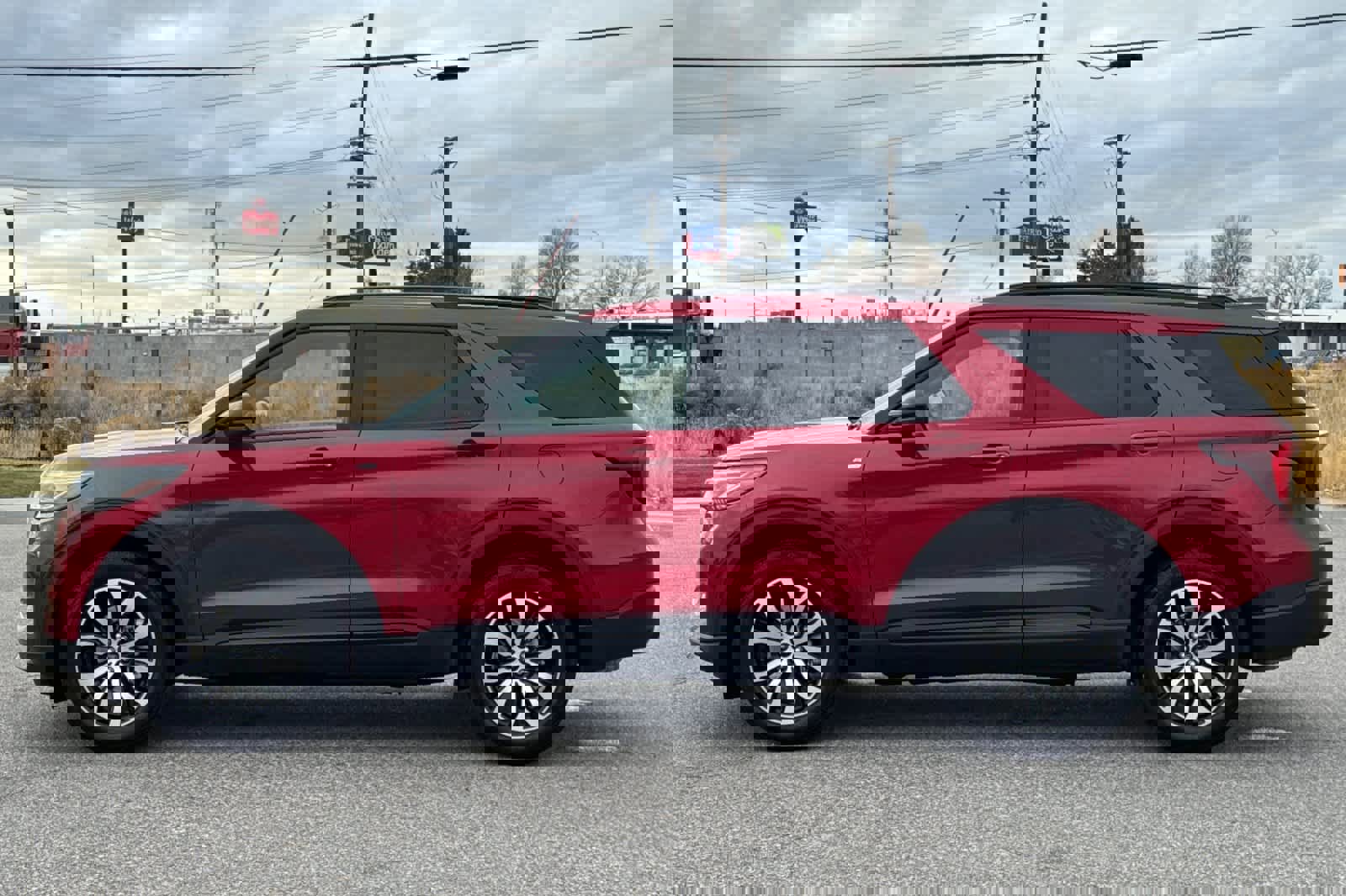Certified 2025 Ford Explorer ST-Line image 2