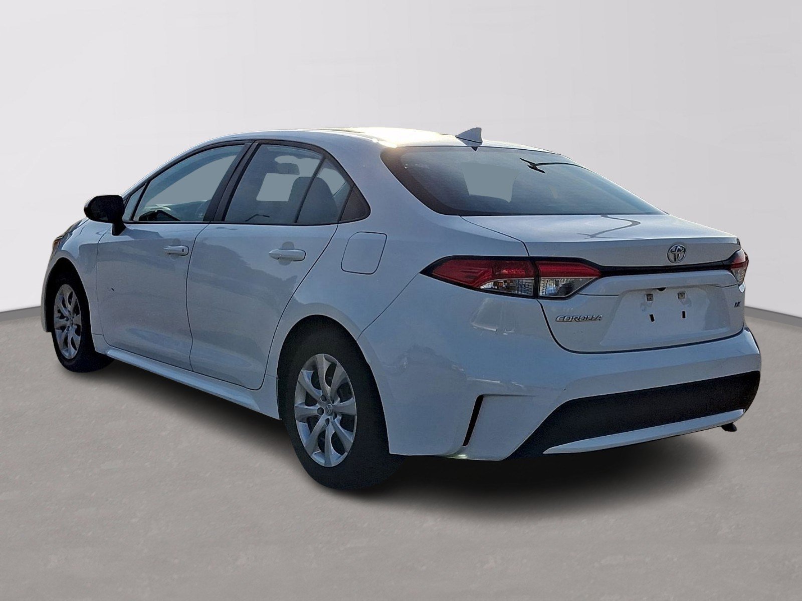 Used 2022 Toyota Corolla LE FWD image 4