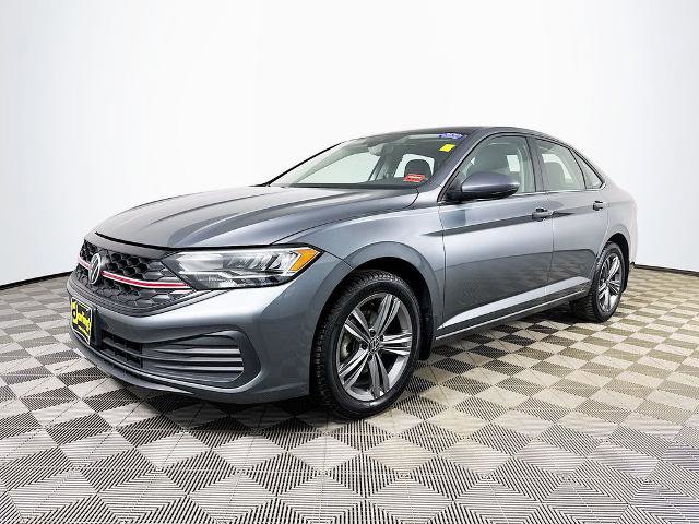 Used 2023 Volkswagen Jetta SE FWD image 3