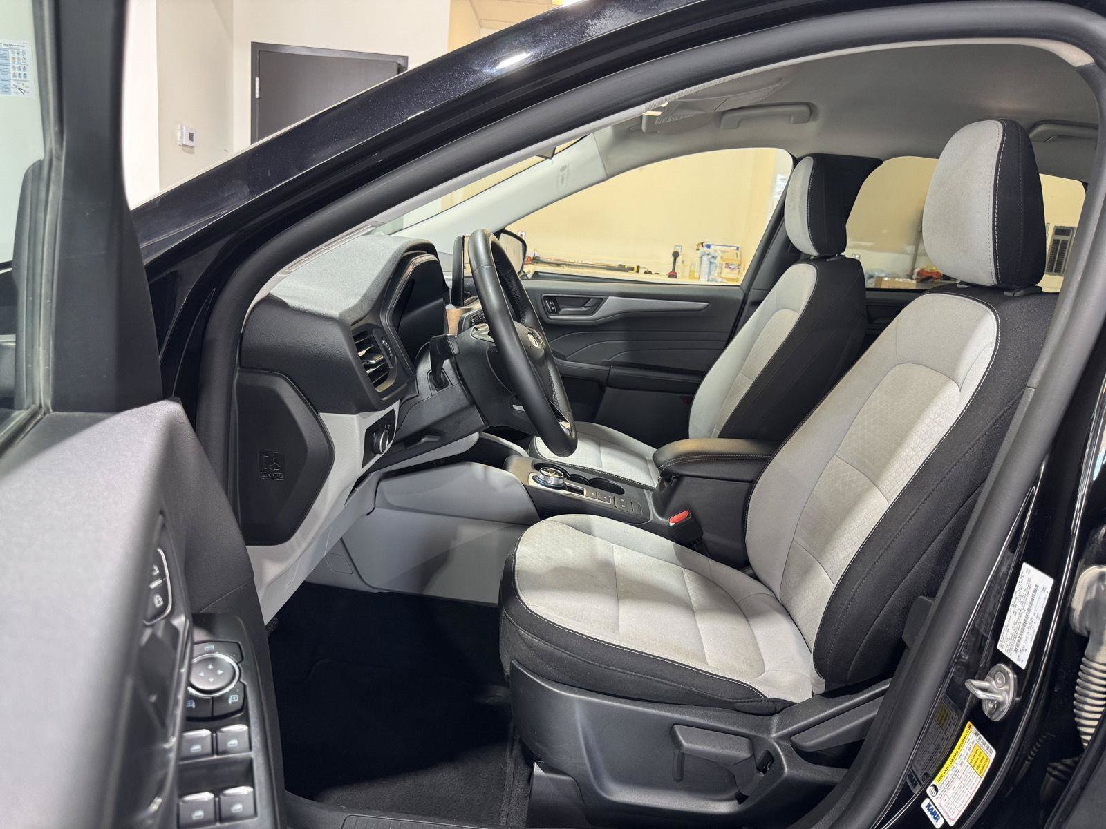Certified 2025 Ford Escape Active w/ Cold Weather Package FWD image 18